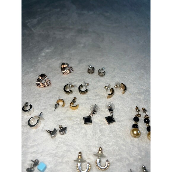 Vintage Earrings lot *last pic shows wear on one earring - Picture 3 of 4